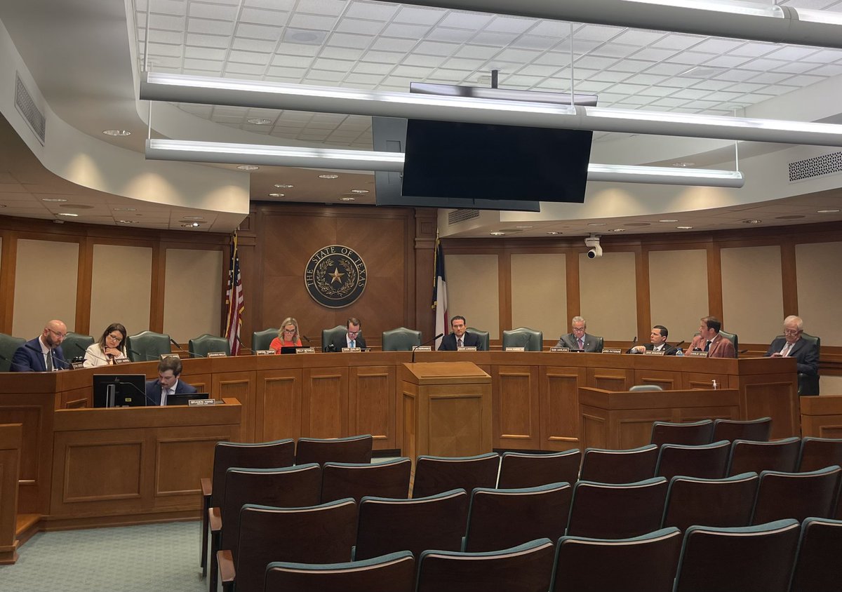 The long days at the Capitol continue. An 8AM Workforce Subcommittee hearing, 11 hours on the House floor debating over 230 bills, and another committee starting at 9PM. It is an honor working for the people of House District 35.
#txlege