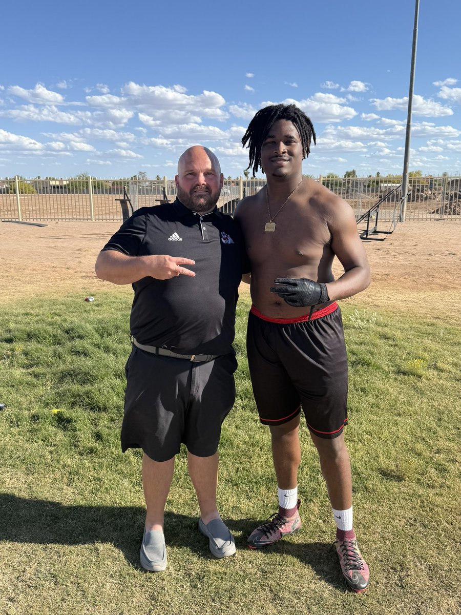 Casa Grande Cougar Football (@cguhsfootball) on Twitter photo We want to thank <a href="/FresnoStateFB/">Fresno State Football</a> <a href="/CoachGigli/">Jordan Gigli</a> for stopping by practice to check in on our Cougars๐ค
#WeRunCG ๐ต๐ก๐
<a href="/JUSTCHILLY/">Just Chilly</a> <a href="/azc_obert/">Richard Obert</a> <a href="/KevinMcCabe987/">Kevin McCabe</a> <a href="/CamCox12/">Cameron Cox</a> <a href="/CodyTCameron/">Cody Cameron</a> <a href="/ZachAlvira/">Zach Alvira</a> <a href="/gridironarizona/">Gridiron Arizona</a> <a href="/EricSports360AZ/">Eric Sorenson</a> <a href="/AZHSFB/">ArizonaVarsity.com ๐ฅPREPS๐ฅ</a> <a href="/therealbeadle/">Adam Beadle</a> <a href="/EpicSportsTV/">Epic Sports Network</a> <a href="/VarsityShow/">Varsity Sports Show-- Varsity Media Foundation</a> We want to thank <a href="/FresnoStateFB/">Fresno State Football</a> <a href="/CoachGigli/">Jordan Gigli</a> for stopping by practice to check in on our Cougars๐ค
#WeRunCG ๐ต๐ก๐
<a href="/JUSTCHILLY/">Just Chilly</a> <a href="/azc_obert/">Richard Obert</a> <a href="/KevinMcCabe987/">Kevin McCabe</a> <a href="/CamCox12/">Cameron Cox</a> <a href="/CodyTCameron/">Cody Cameron</a> <a href="/ZachAlvira/">Zach Alvira</a> <a href="/gridironarizona/">Gridiron Arizona</a> <a href="/EricSports360AZ/">Eric Sorenson</a> <a href="/AZHSFB/">ArizonaVarsity.com ๐ฅPREPS๐ฅ</a> <a href="/therealbeadle/">Adam Beadle</a> <a href="/EpicSportsTV/">Epic Sports Network</a> <a href="/VarsityShow/">Varsity Sports Show-- Varsity Media Foundation</a>