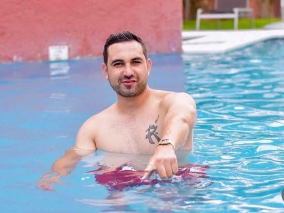 outofcontextzac's tweet image. 😡 Podrías publicar a una persona que el día de ayer, junto con otro tipo golpearon a un hombre mayor y destrozaron su vehículo, solo por no quererles vender alcohol en el Oxxo de la villita Zacatecas. 👊 Ojalá hagan algo las ineptas autoridades. 💀