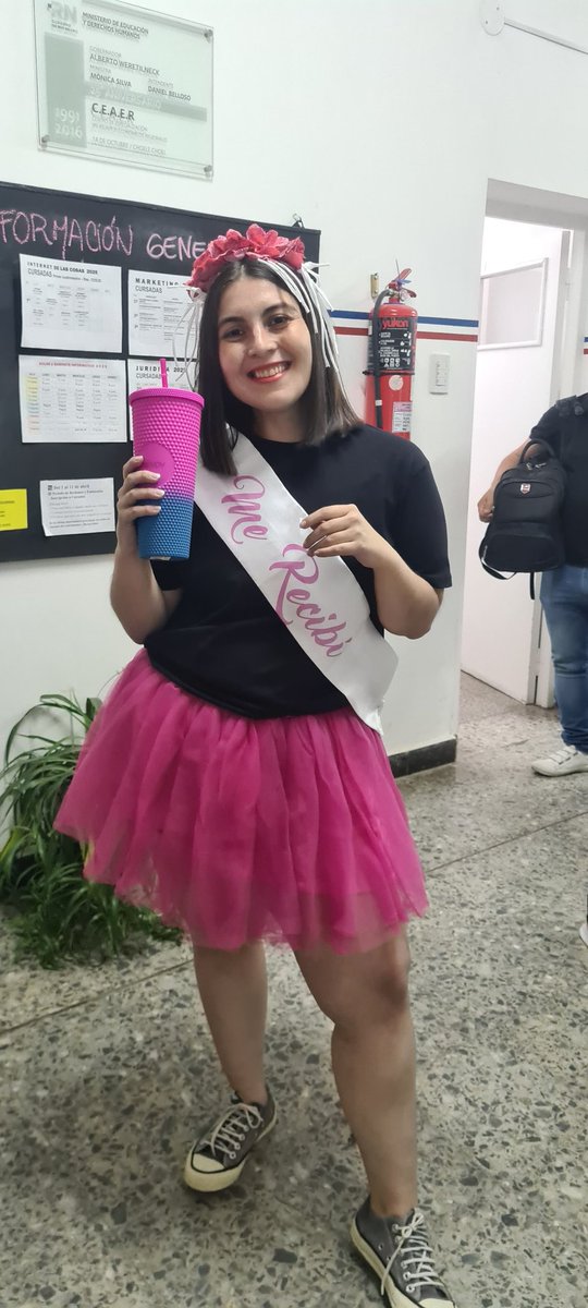 ValeenG998's tweet photo. 🥳🎓 https://t.co/JGHWG8cfj5