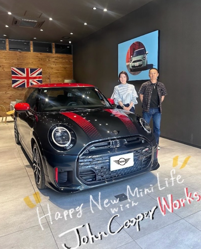 GlanzMini's tweet image. 【MINIつくば】
祝・ご納車！！
M様に
THE NEW MINI JOHN COOPER WORKS 
をご納車いたしました🇬🇧

MINI JCWとのカーライフをお楽しみいただけるようMINIつくばスタッフ一同サポートいたします😊

#miniつくば #納車 #miniのある風景 #miniのある生活 #miniのある暮らし #mini好きさんと繋がりたい