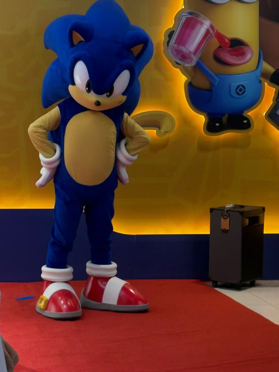 sonicoll's tweet image. 上海SEGA STORE试营业第二日
索尼克店长出来营业~
SEGA现任CEO内海周史先生也来到现场
#索尼克
#索尼克同好
#SonicTheHedgehog