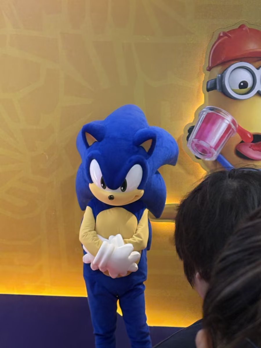 sonicoll's tweet image. 上海SEGA STORE试营业第二日
索尼克店长出来营业~
SEGA现任CEO内海周史先生也来到现场
#索尼克
#索尼克同好
#SonicTheHedgehog