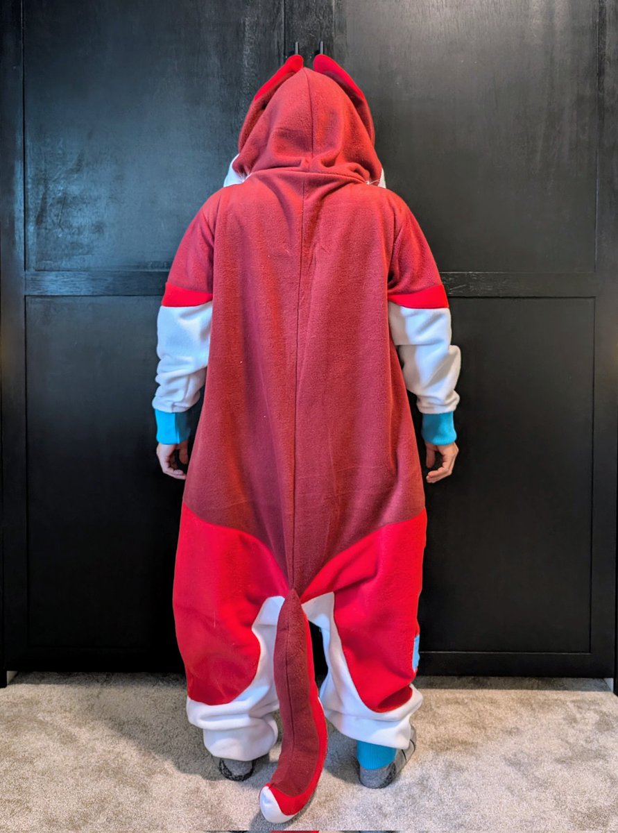 DizzignerClub's tweet image. Finished kigu for @Koifishkid