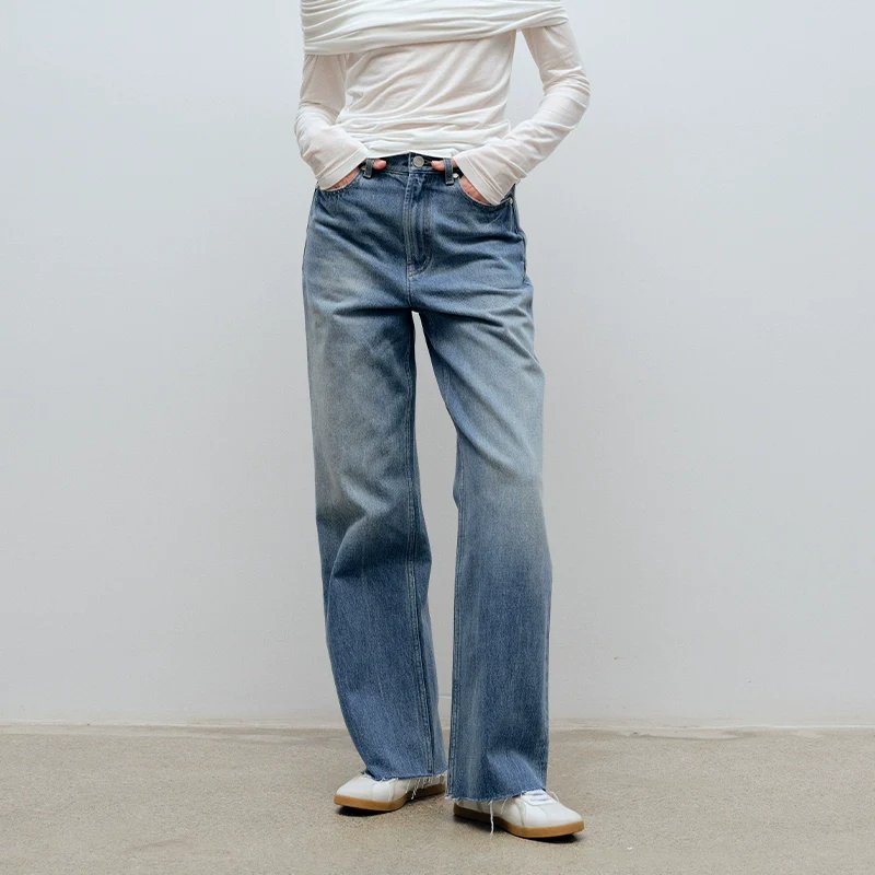 CENEECHO's tweet photo. Not your average denim. Tailored cuts, elevated silhouettes, and soft structure — these are jeans with intention. For the days you want to feel grounded, confident, and completely yourself.  #CENEECHO #DesignedToMove #EffortlessEveryday #MinimalWardrobe https://t.co/tZtOZhdHyW
