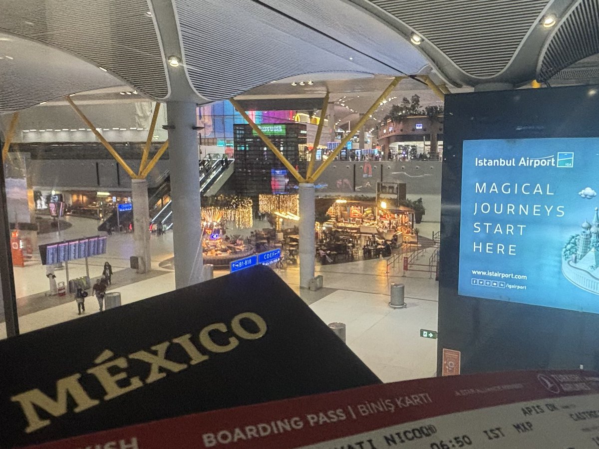 Este fin de semana voy a estar representando a <a href="/UPMexico/">Universidad Panamericana Ciudad de México</a> en Milán en No Tech Zone! Ahorita estoy en escala en Estambul y es mi 2da vez compitiendo fuera de México y mi 1ra vez en Europa en toda mi vida, entonces estoy un poco nervioso pero muy emocionado!!