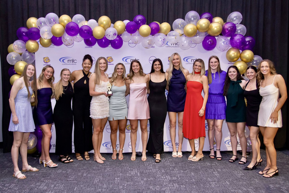 Enjoyed a really nice evening with these special young ladies. They are smart, funny, great people, and tremendous athletes. I’m especially proud of them for winning the team GPA award!
If there was a best dressed award I’m certain we would have been nominated! 💜💛