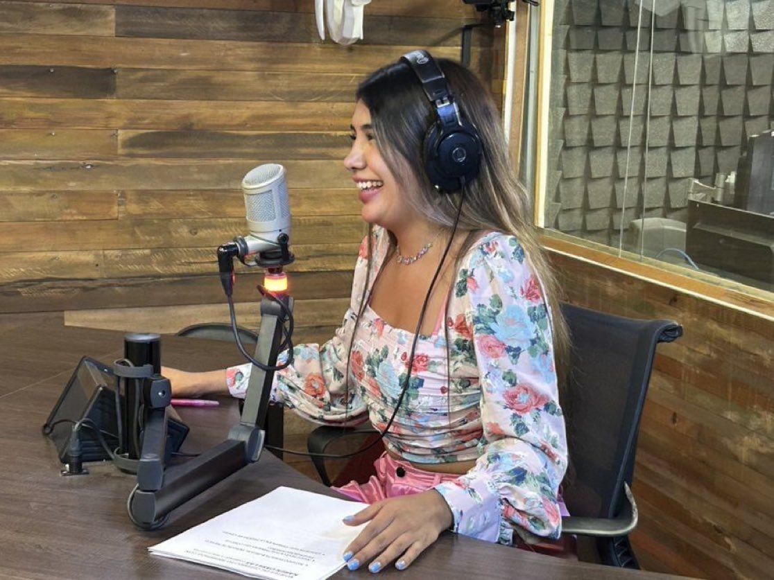 Exa FM (@exafm) on Twitter photo Es momento del chismecito rico 🔥 ¡Ya está <a href="/KCASILLASS/">KARENCASILLAS</a> en #LaCaminera con <a href="/taniarin/">Tania Rincón</a>, <a href="/fran_hevia/">Fran Hevıa | El Novio de América</a> y <a href="/Fer_Gay/">FER GAY</a> 🤪! En el 104.9 FM 📻 Es momento del chismecito rico 🔥 ¡Ya está <a href="/KCASILLASS/">KARENCASILLAS</a> en #LaCaminera con <a href="/taniarin/">Tania Rincón</a>, <a href="/fran_hevia/">Fran Hevıa | El Novio de América</a> y <a href="/Fer_Gay/">FER GAY</a> 🤪! En el 104.9 FM 📻