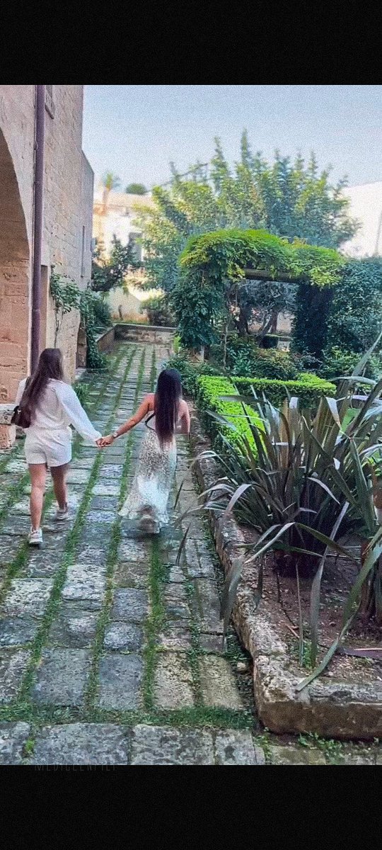 Almaacacher's tweet photo. Me di permiso de enamorarme y caminé con ella como más le gusta: de la mano, con amor, y sin miedo.
#SSECxCYP https://t.co/JGnkVoRzCF