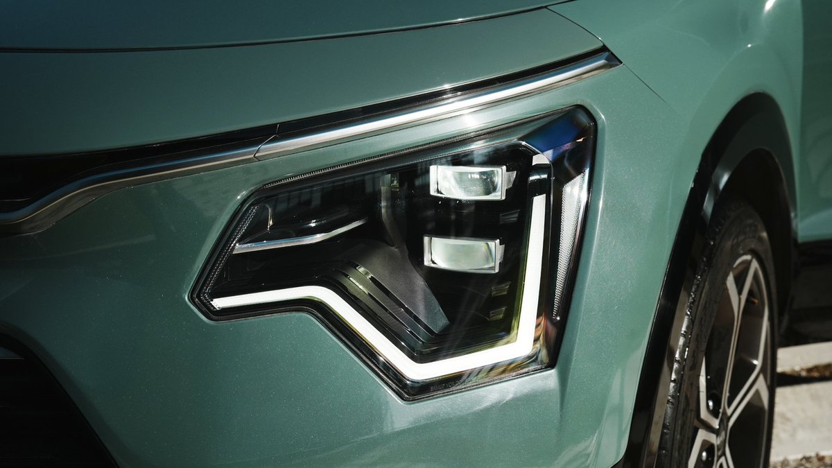KiaMexico's tweet photo. 🌱 - Eficiente
🌱 - Innovadora
🌱 - Sostenible

¿Cuál de nuestras #KiaSUVs te viene a la mente? https://t.co/xNQhIMRzl5