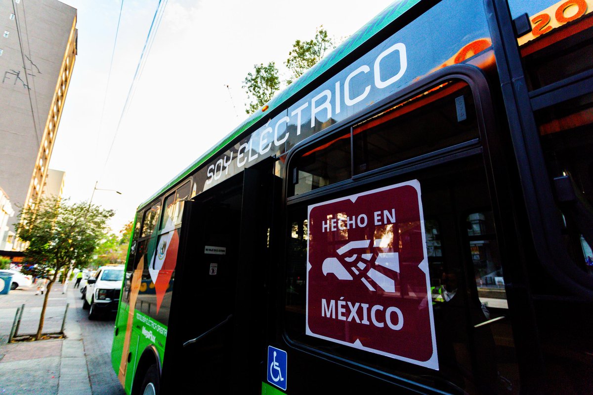 AlbertoUribeC's tweet photo. El día de hoy presentamos a Taruk, primer camión eléctrico hecho en México. Y como dice @m_ebrard: “el objetivo es el desarrollo de nuestras capacidades de innovación”. Y claro, mejorar la calidad del aire que todos respiramos… https://t.co/fTbfuHxOIQ