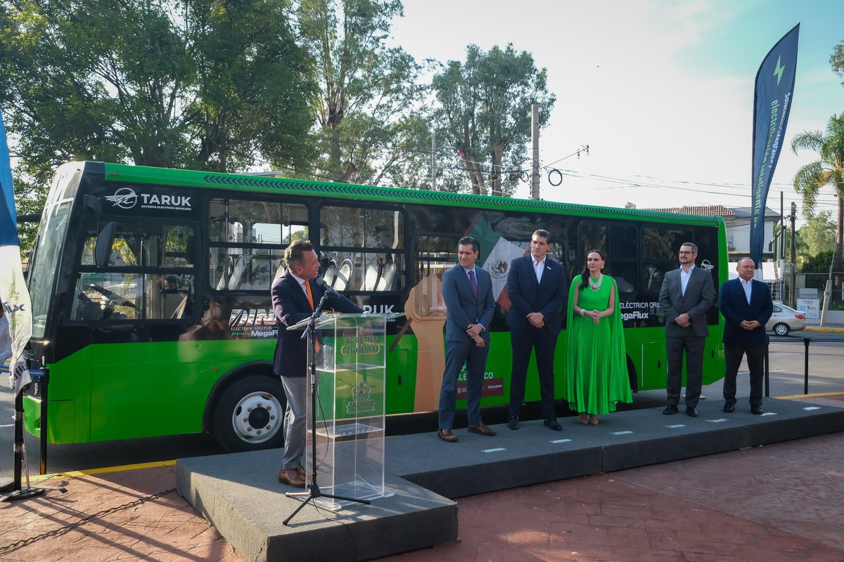 AlbertoUribeC's tweet photo. El día de hoy presentamos a Taruk, primer camión eléctrico hecho en México. Y como dice @m_ebrard: “el objetivo es el desarrollo de nuestras capacidades de innovación”. Y claro, mejorar la calidad del aire que todos respiramos… https://t.co/fTbfuHxOIQ
