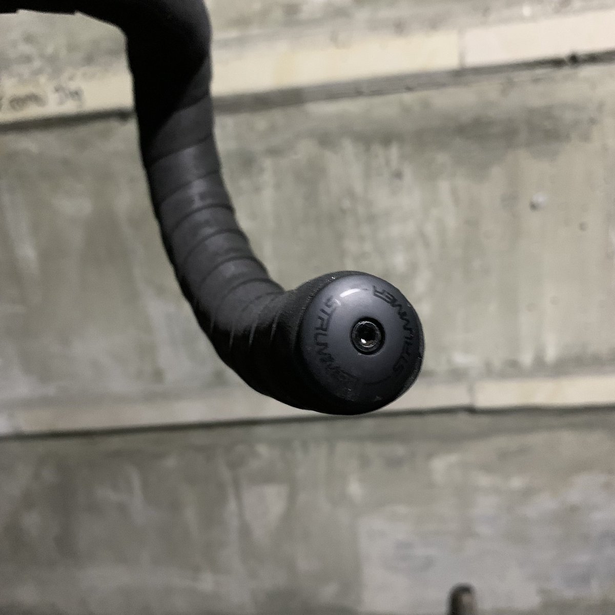 Dropbar Specialized Compact 40cm
include tape strummer (new)
produk ex display, belum pernah digowes
450rb lok depok
 #fnfjb