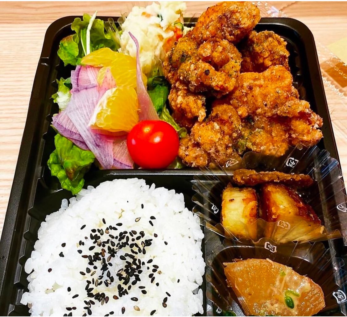 本日(4.30)水曜日
Cozycafe(コージーカフェ)
ランチ 11:00-14:00
お弁当 15:00まで
糀を使ったメニューのお店
店内飲食テイクアウト(お弁当)営業
#cozycafe
#コージーカフェ
#糀
#ランチ
#定食
#神戸市東灘区岡本
#シェアキッチンヒトトバ神戸岡本
#阪急岡本駅から徒歩5分
#JR摂津本山駅から徒歩30秒