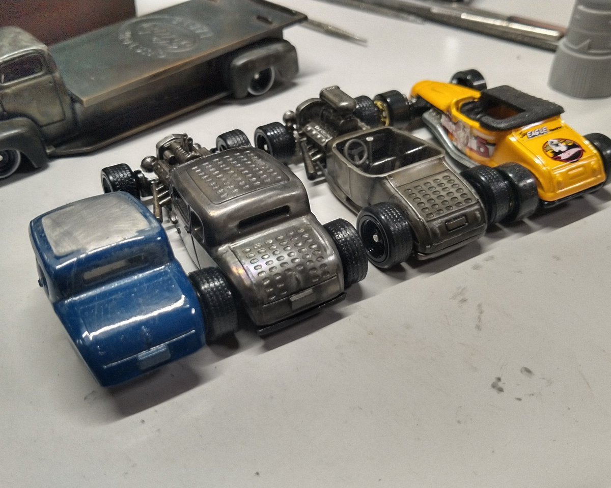 mustang02140's tweet photo. CDCS2025
運営の皆さま方ありがとうございました。
今回はプロクラスで3台エントリー。'32クーペでCOOL PICK頂きました。今回はルーバーの表現にこだわってツルツルなボディに凹み加工。積載車は真鍮板を多用して3個1。 https://t.co/Q9mpwq9oOu
