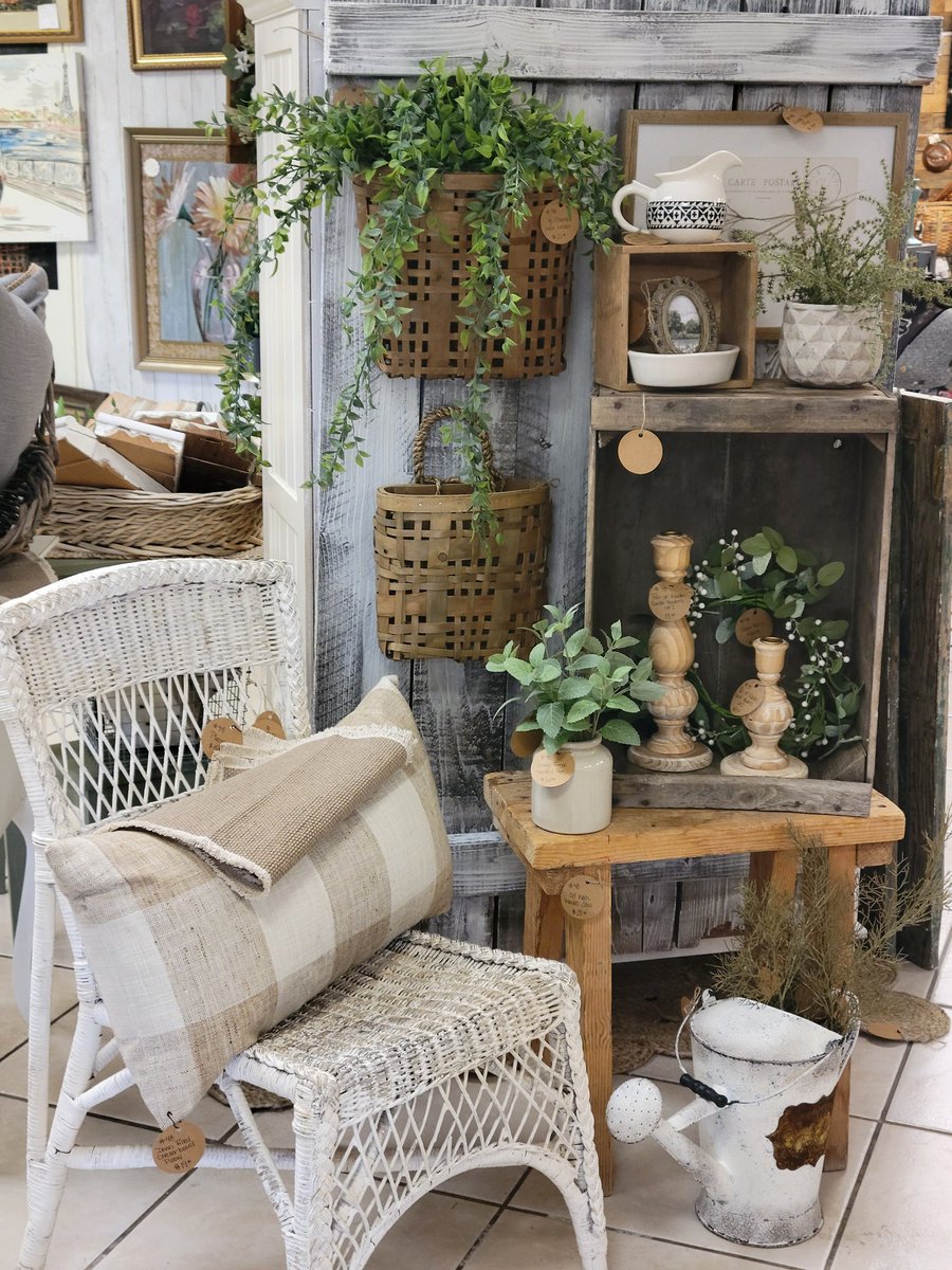 Vintage46864198's tweet image. Just another Tuesday in the Life of a Furniture Flipper.  #furnitureflipping #staging 
#sustainableliving 
#Phoenix