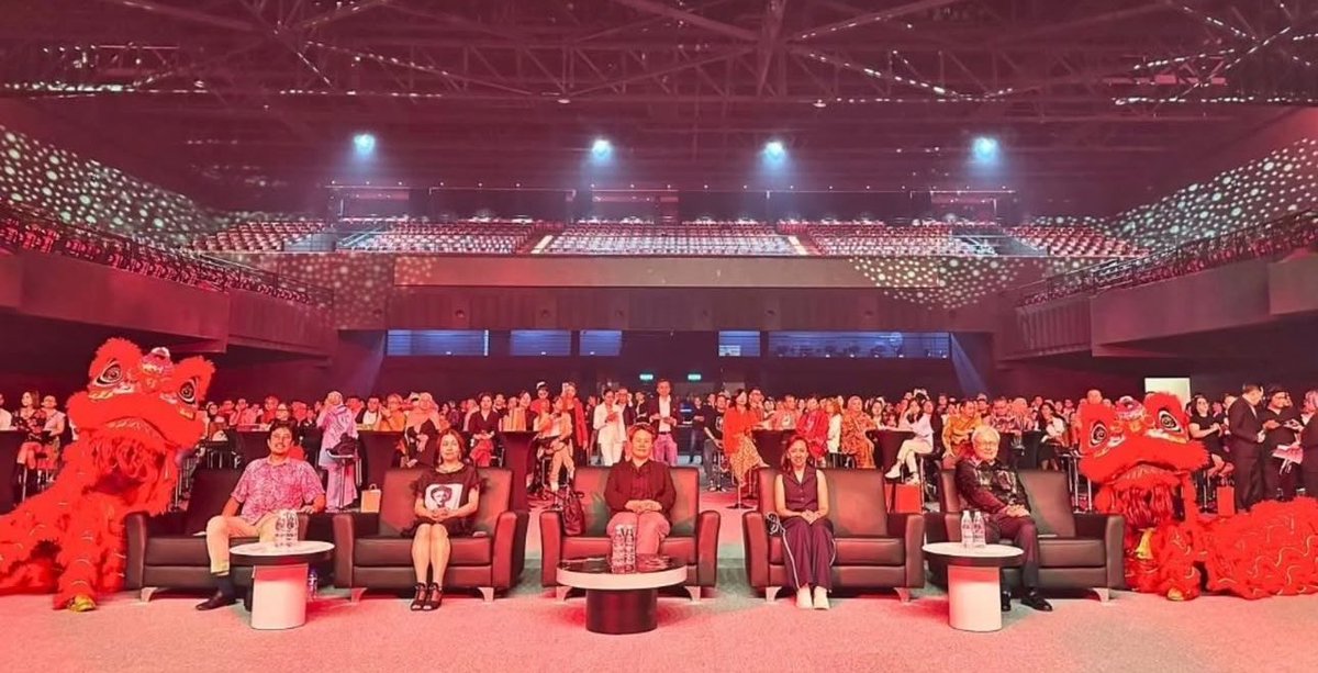 This is how Idea Live Arena looks like! Apparently can fit approx 7000 seats. Located in 3 Damansara mall. 

Looks very intimate for Baekhyun and fansss