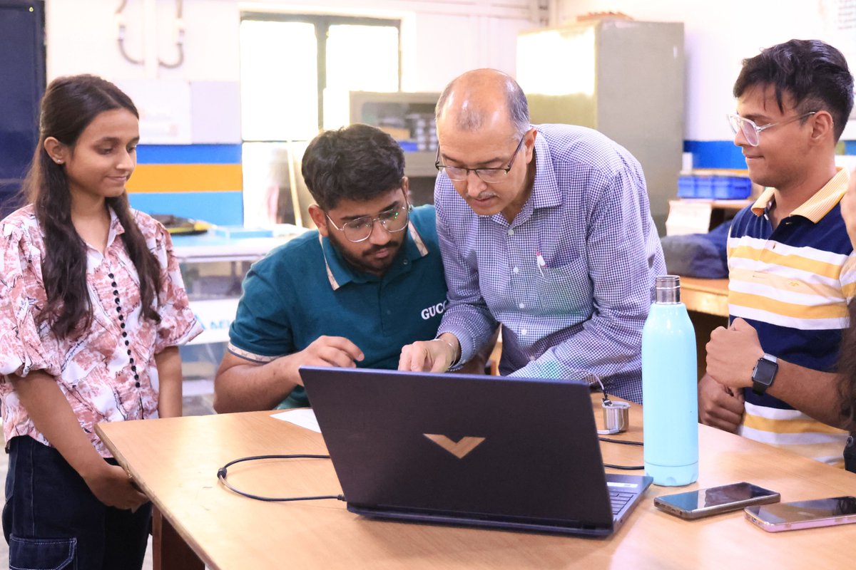 NorthCap_Univ's tweet photo. The Circuit Stream workshop series wrapped up with hands-on innovation at NCU’s Tinkering Lab! ⚡

100+ students explored circuit design through Tinkercad &amp; real-world tools.

Kudos to IEEE RAS, Researchers Club &amp; our incredible mentors!

#NCU #InnovationInAction #CircuitStream https://t.co/Ilgky3y8WL