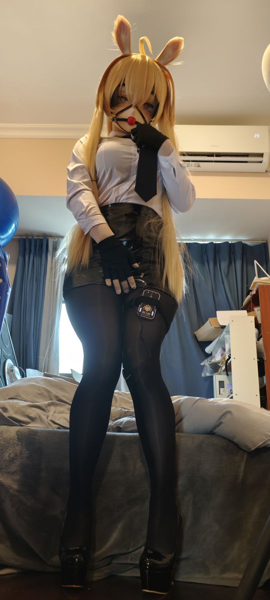 在...在看哪里!人家只是秘书小马不是...不是烧鸡