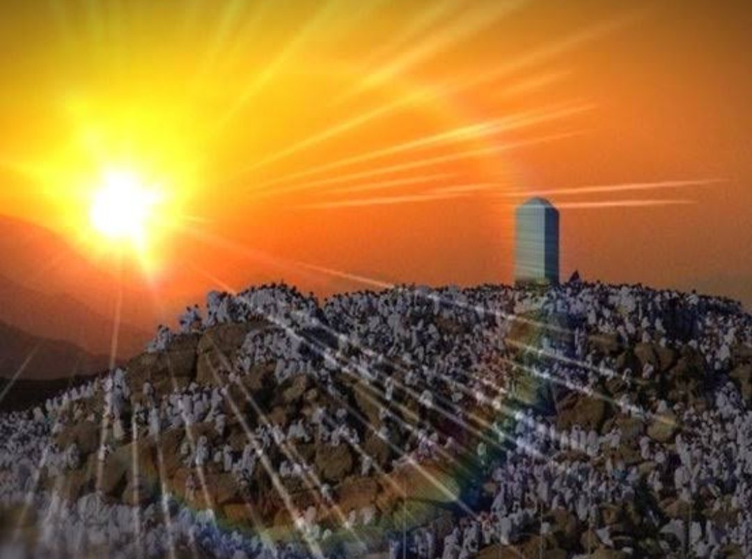 🙏 kisah di pertemukan nya Nabi Adam dan Siti Hawa 
Kisah pertemuan kembali Nabi Adam dan Siti Hawa di Padang Arafah adalah salah satu kisah legendaris yang banyak diceritakan dalam tradisi Islam, meskipun tidak secara rinci disebutkan dalam Al-Qur’an. Kisah ini lebih banyak