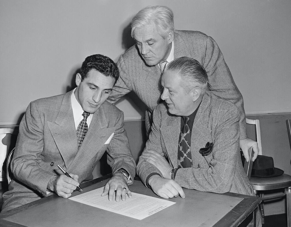 Thanks to the Pigskin Dispatch podcast for allowing me to chat about the 1947 Chicago Cardinals NFL championship. A frozen field, gym shoes, Charley Trippi, and an 8-man line were highlights of this big game! player.captivate.fm/episode/fbde93…