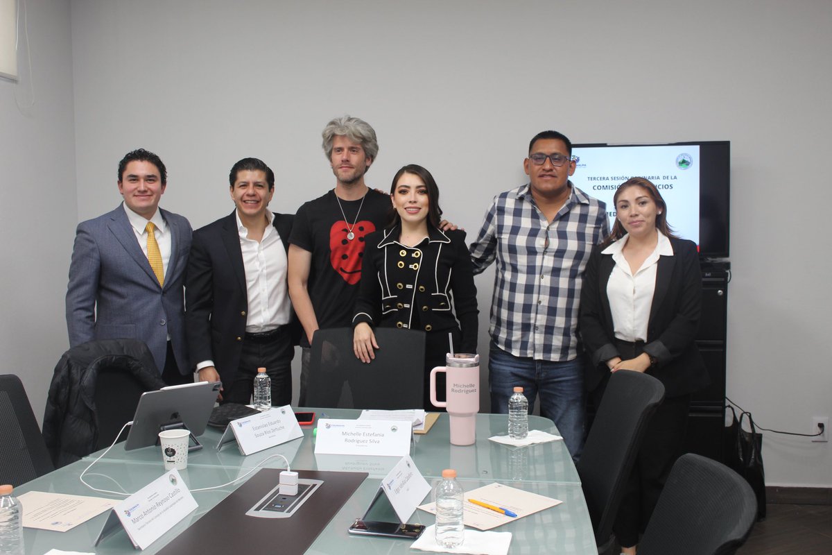 michellersmx's tweet photo. Hoy celebramos la Tercera Sesión Ordinaria de nuestra Comisión. 🌳🛣️ ♻️ 

Seguimos avanzando juntos en la construcción de una Cuajimalpa más limpia, más verde y más digna. 

.
.
.
.

#cuajimalpaverde #medioambiente 
#serviciosurbanos https://t.co/arfLm5MI6R