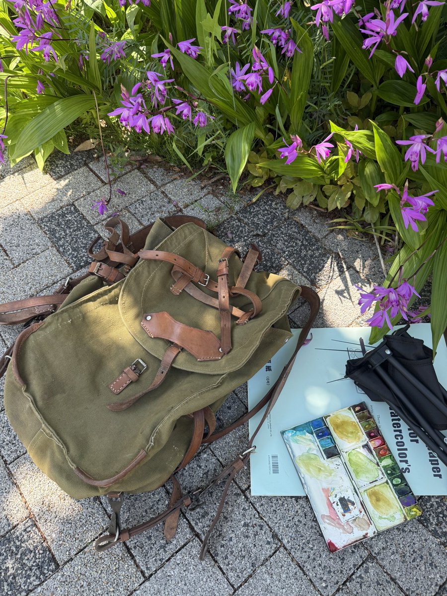 気分転換に朝から都内で幻想スケッチ。

最近はルーマニア軍USEDのリュックにお絵描きアイテムを全て詰め込んで放浪するスタイル👍👍