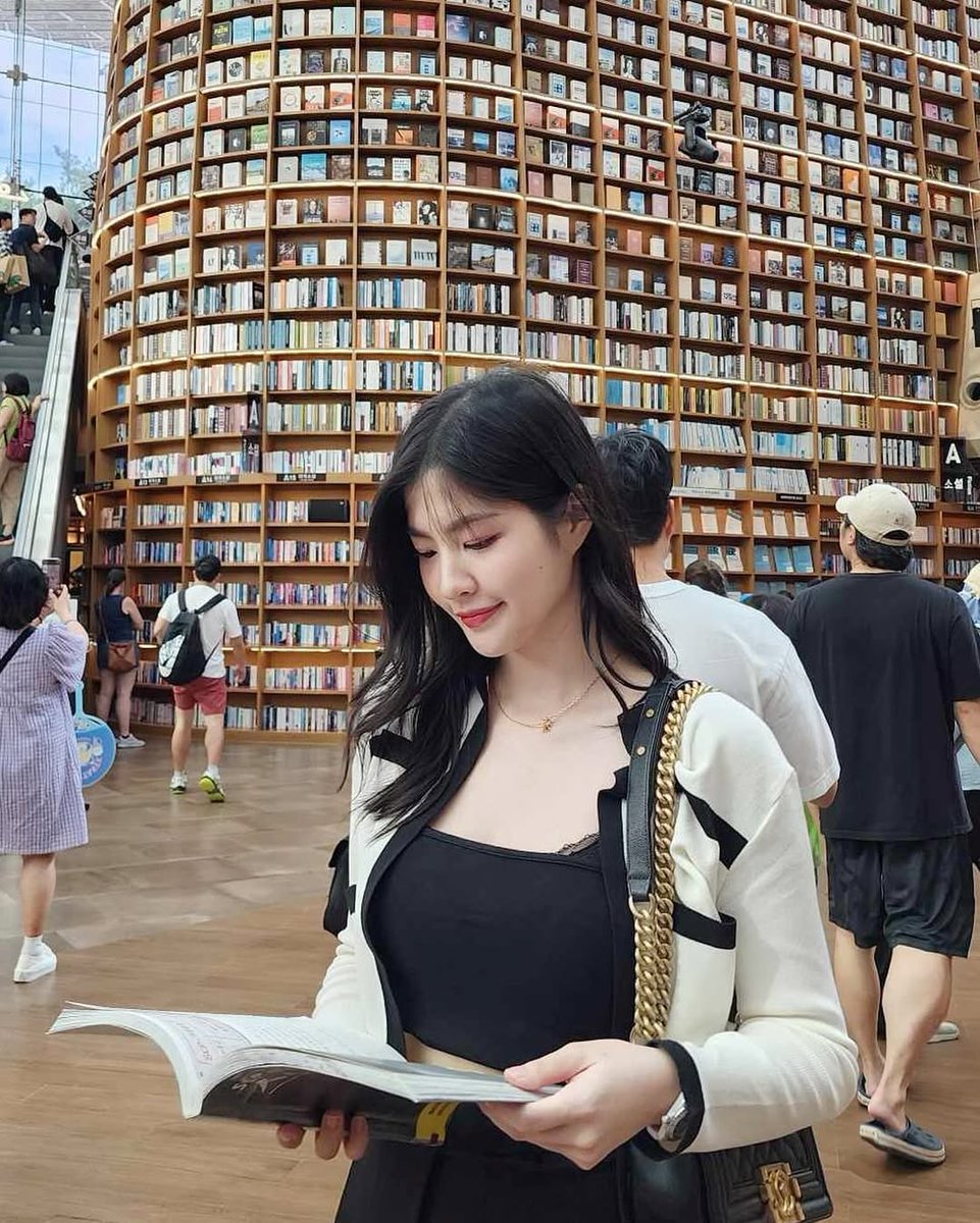 Reading: my daily dose of magic