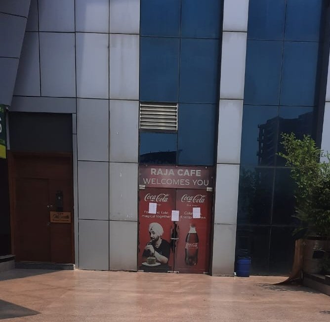 Arv_Ind_Chauhan's tweet image. Hours before the cafe was shut down, Aadhaar touts target my phone with over 200 OTPs.