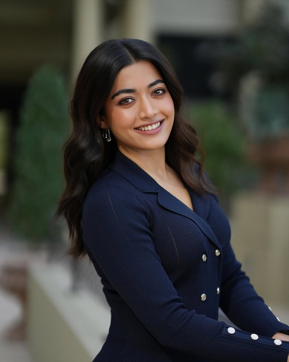 Rashmika Lover's❤️🩹 (@rashuu_lovers) on Twitter photo Happy Birthday to the greatest Captain <a href="/ImRo45/">Rohit Sharma</a> Sirr ❤️🔥🏏
Lovely Wishes From <a href="/iamRashmika/">Rashmika Mandanna</a>
Fan's 🤗💗
#HappyBirthdayRohit #RohitSharma
#RashmikaMandanna Happy Birthday to the greatest Captain <a href="/ImRo45/">Rohit Sharma</a> Sirr ❤️🔥🏏
Lovely Wishes From <a href="/iamRashmika/">Rashmika Mandanna</a>
Fan's 🤗💗
#HappyBirthdayRohit #RohitSharma
#RashmikaMandanna