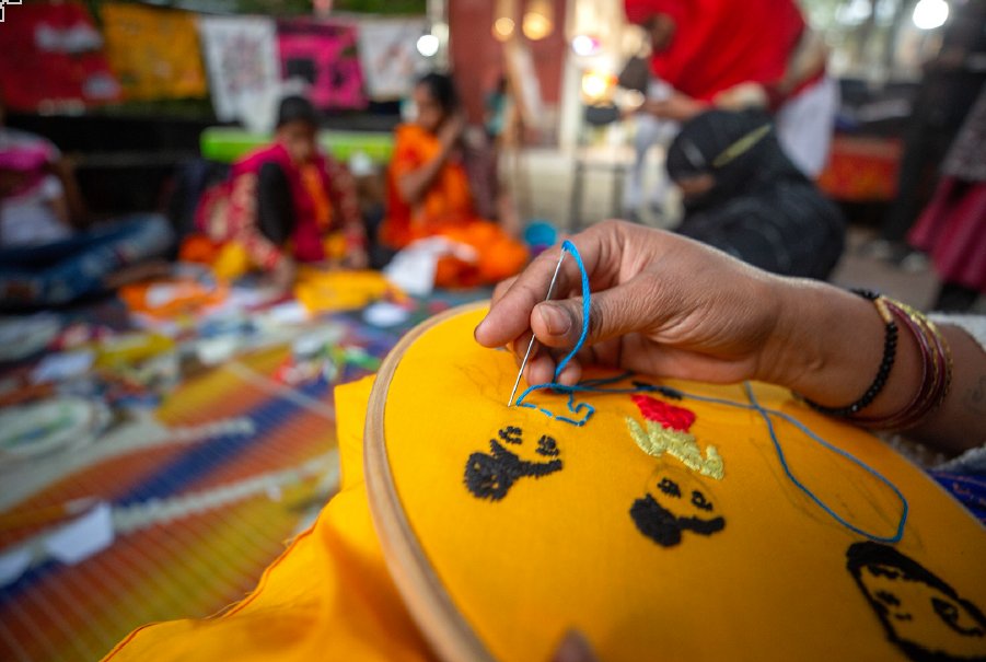 When Gulafsha Akhtar heard about Rafooghar, she wasn’t looking to learn embroidery.
She just wanted out of the house — and into a space of her own.
Freedom, stitched one thread at a time.
thepolisproject.com/read/rafooghar…