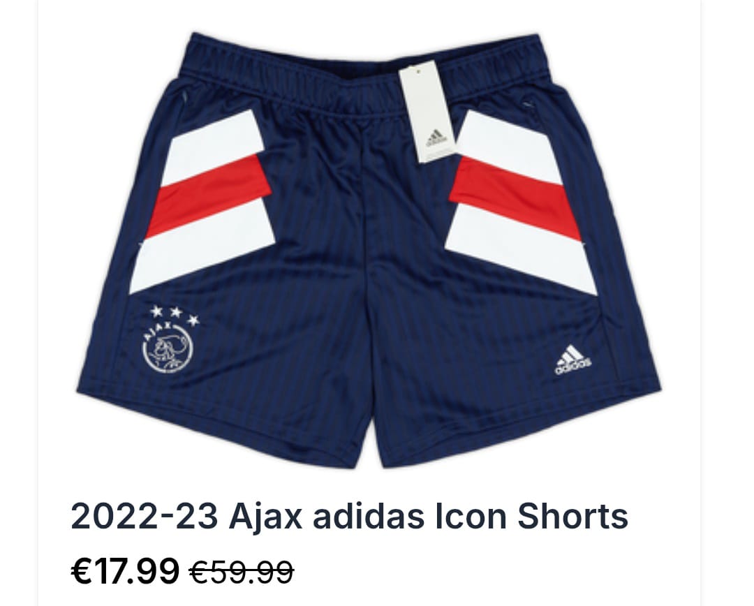 MDG10_'s tweet photo. @GorrasCavs @classicshirts Esto seguro https://t.co/4vkLo1MTtZ