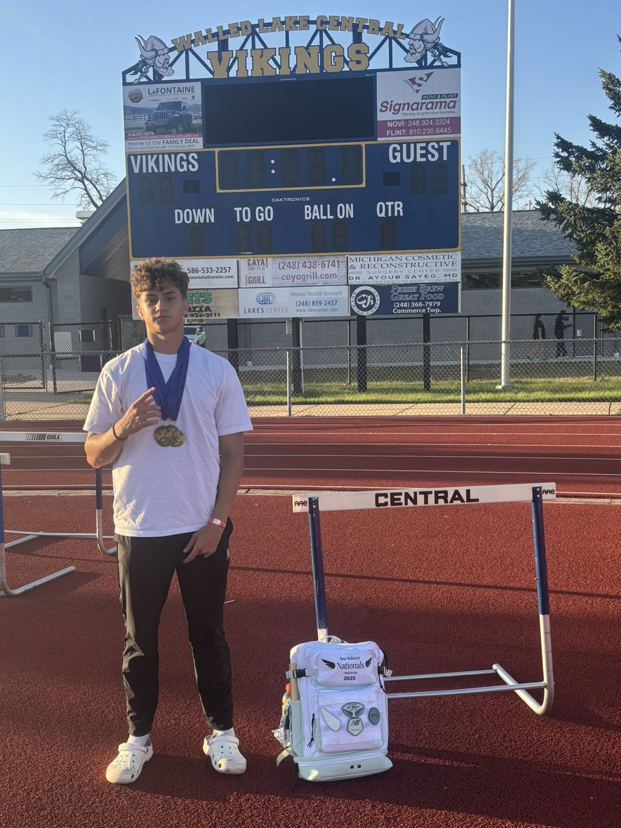 Track MVPs at the Walled Lake city meet outright <a href="/Kayson8009/">Kayson</a> with 1st place finish in the 110 hurdles, 300m hurdles, 4x100, 4x200 and <a href="/Rodendsley29/">Rodney Endsley</a> with first place finish in the 200m dash, 400m dash (new city meet record) 4x200, 4x400 .. insane amount of points 🥇🥇