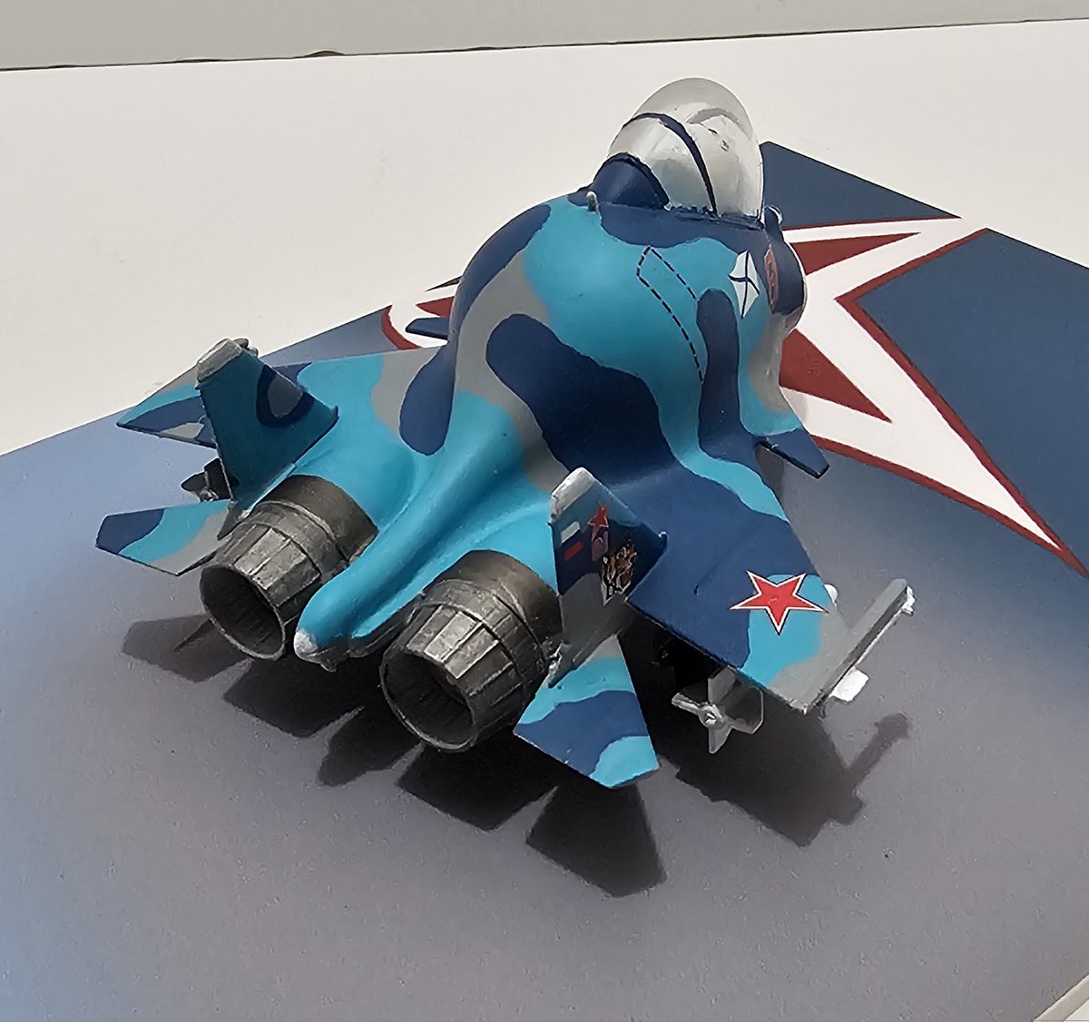 MidnightModeli1 tweet picture