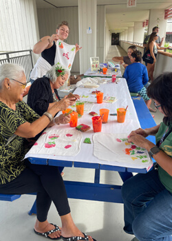 uhmanoa's tweet image. More than 1,300 people gathered in Hilo for the ʻŌhiʻa Love Fest, celebrating and protecting ʻōhiʻa lehua through science, culture, and community. Hands-on activities, expert insights, and youth participation highlighted the event ➡️ bit.ly/4iPkR5b