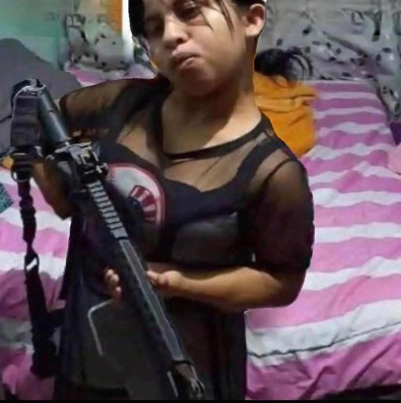 RaelRSR's tweet photo. LupitaTikTok afuera del KFC porque no sabe cuál es el DIF https://t.co/4r57WsEY1Y