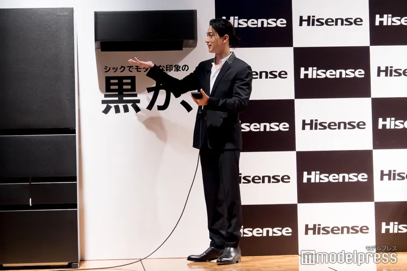modelpress's tweet photo. 【写真追加📷️】
横浜流星、黒スーツ姿で新CM発表会登場

🔻フォトギャラリー
https://t.co/9IJuDkN7eN

GWは“大河ドラマの撮影” 体作りについても💭
「しっかり鍛えないと、着物が似合わなくなってしまう。役作りも含めてです」

#横浜流星 https://t.co/Q25moIROG4