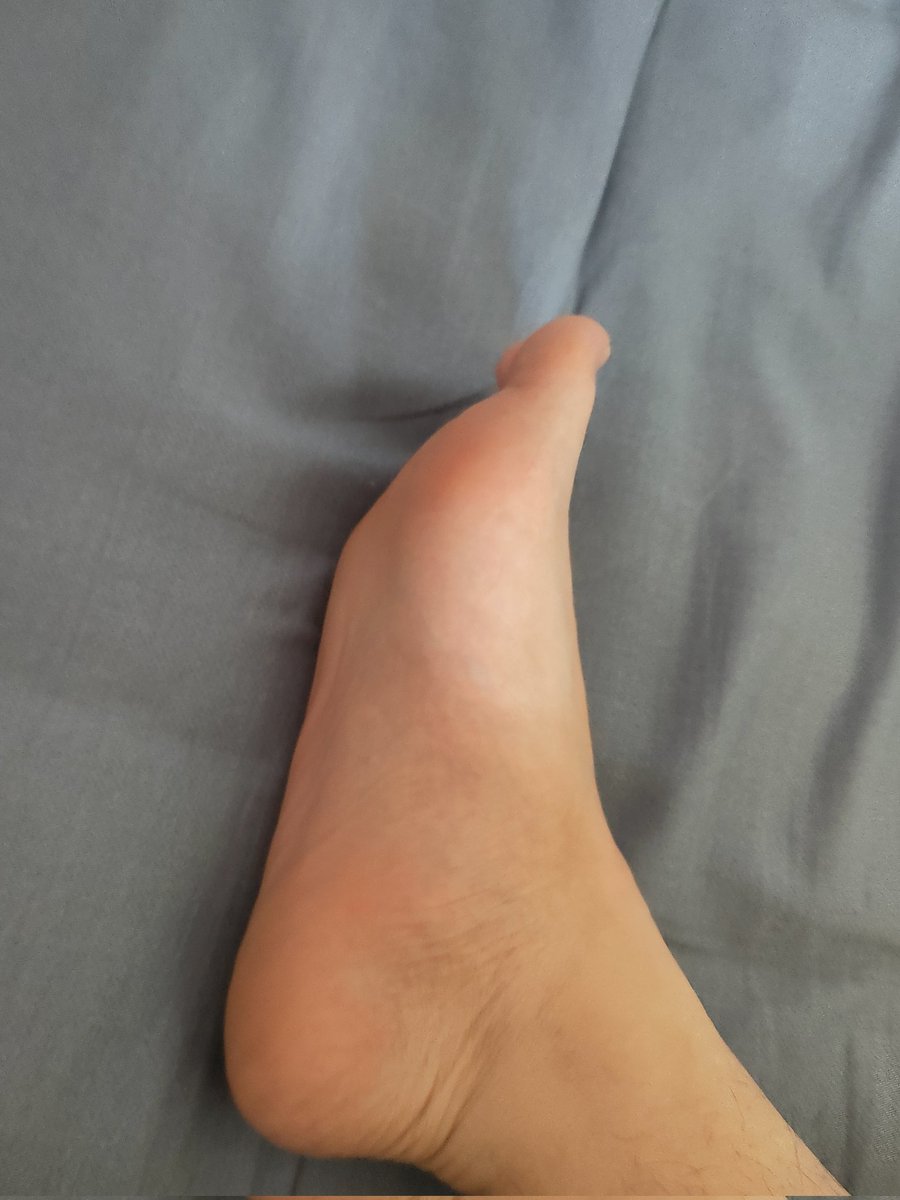 在宿舍没人偷偷拍的怕痒小脚