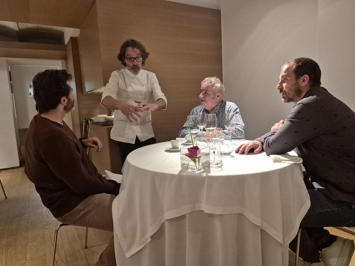 La bona digestió també forma part de l'àpat.

Has de sàpiguer on vas a sopar per no pasar una nit de merda.

Anar al veure al <a href="/HisopIvern/">oriol ivern bondia</a> es garantia de fer un dels millors  sopars possibles i poguer dormir com un angelet.

Cinq anys celebrant el cumple a ca seva.
Llarga vida.😎