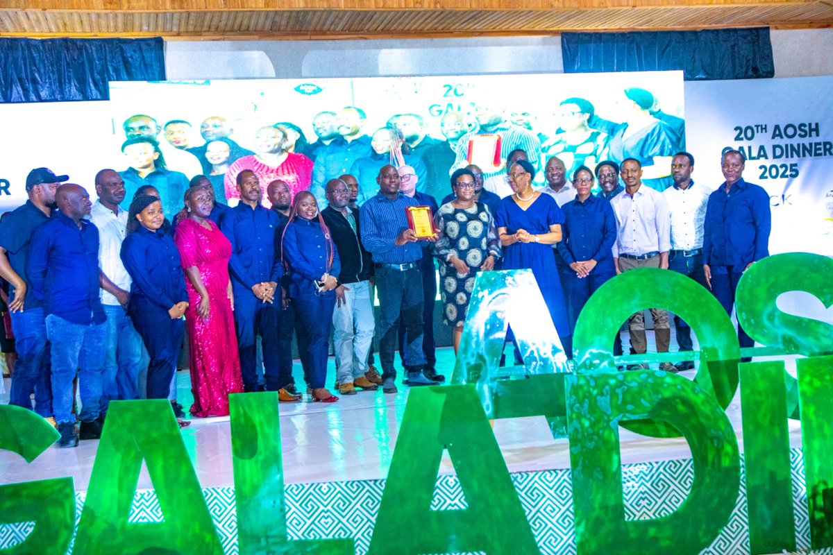 Ofisi ya Waziri Mkuu - KVAU (@wmkvau) on Twitter photo Katibu Mkuu <a href="/WMKVAU/">Ofisi ya Waziri Mkuu - KVAU</a> Mary Maganga akiwakabidhi wadau wa Sekta binafsi na umma Tuzo za kuzingatia masuala ya Usalama na Afya mahali pa Kazi katika hafla ya kukabidhi tuzo za Usalama na Afya Mahali Pa Kazi kwa Mwaka 2025, Aprili 29, 2025 Mkoani Singida. Katibu Mkuu <a href="/WMKVAU/">Ofisi ya Waziri Mkuu - KVAU</a> Mary Maganga akiwakabidhi wadau wa Sekta binafsi na umma Tuzo za kuzingatia masuala ya Usalama na Afya mahali pa Kazi katika hafla ya kukabidhi tuzo za Usalama na Afya Mahali Pa Kazi kwa Mwaka 2025, Aprili 29, 2025 Mkoani Singida.