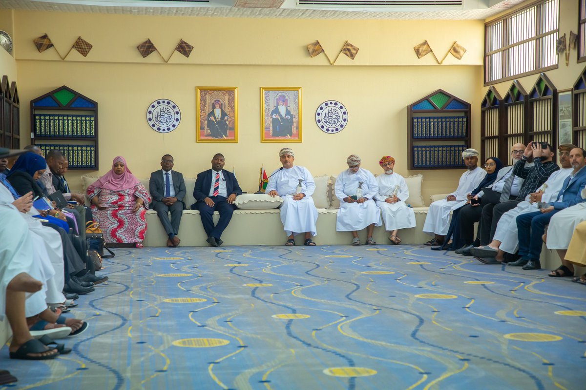 Katibu Mkuu wa Wizara ya Viwanda na Biashara Dkt.Hashil T. Abdallah akiongoza Ujumbe wa Tanzania akiwemo Balozi wa Tanzania Nchini Oman Mhe.Fatma Abdallah na Naibu Katibu Mkuu Wizara ya Kilimo Dkt.Stephen Nindi na Sekta binafsi kufanya Mazungumzo na Jukwaa la Wafanyabiashara na