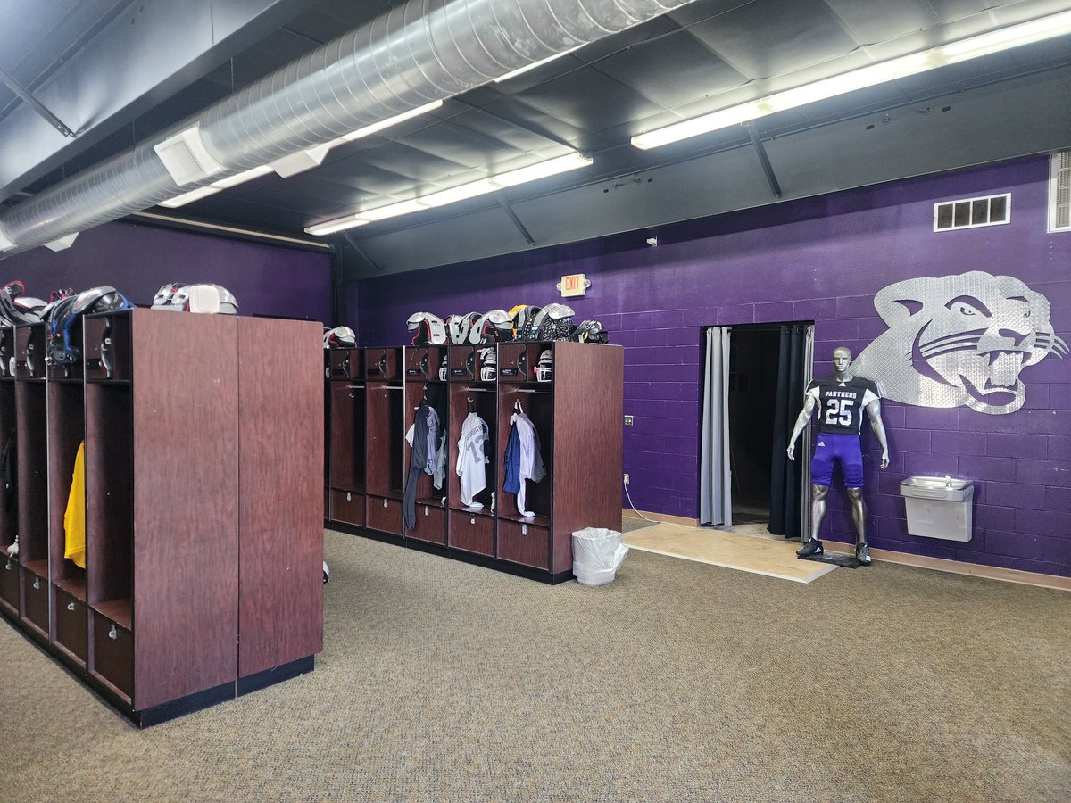 Will_james35's tweet image. Thank you so much to @Ellsworth_CC_FB and @CoachWhiteECC for having me on a visit this morning! I loved seeing the campus and meeting the staff!!