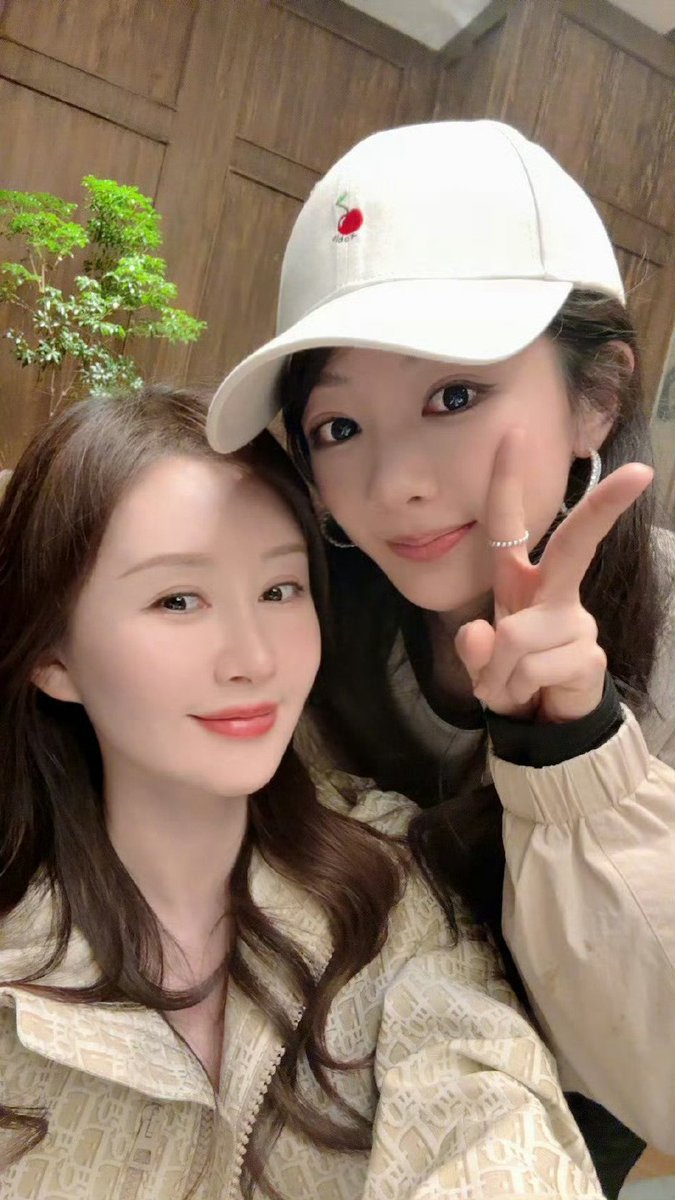 yangzi0611's tweet photo. พี่สาว #ซูฉี #หยางจื่อ #yangzi #shuqi https://t.co/mjf5w0B4Gj