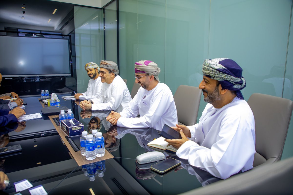 Katibu Mkuu wa Wizara ya Viwanda na Biashara Dkt.Hashil T. Abdallah akiongoza Ujumbe wa Tanzania  kukutana na kufanya mazungumzo na Makamu wa Rais wa Mamlaka ya Uwekezaji wa Oman Bw. Mulham Al Jurf na jopo lake katika ofisi za Malmaka hiyo April 29,2025 Muscat-Oman.

Aidha