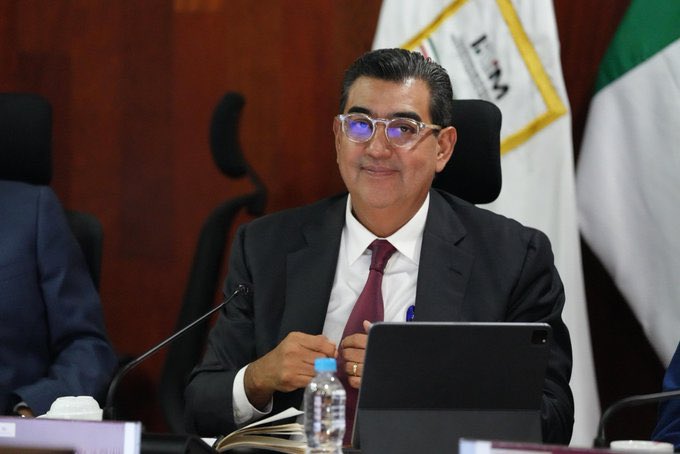 azucenau's tweet image. 🔴Cambio de mando en el #INM

Este 1 de mayo, Sergio Salomón Céspedes asumirá como nuevo titular del Instituto Nacional de Migración (@INAMI_mx) en relevo de Francisco Garduño Yáñez.

Se espera la disculpa pública de Garduño para el 2 de mayo tras el incendio en la estación