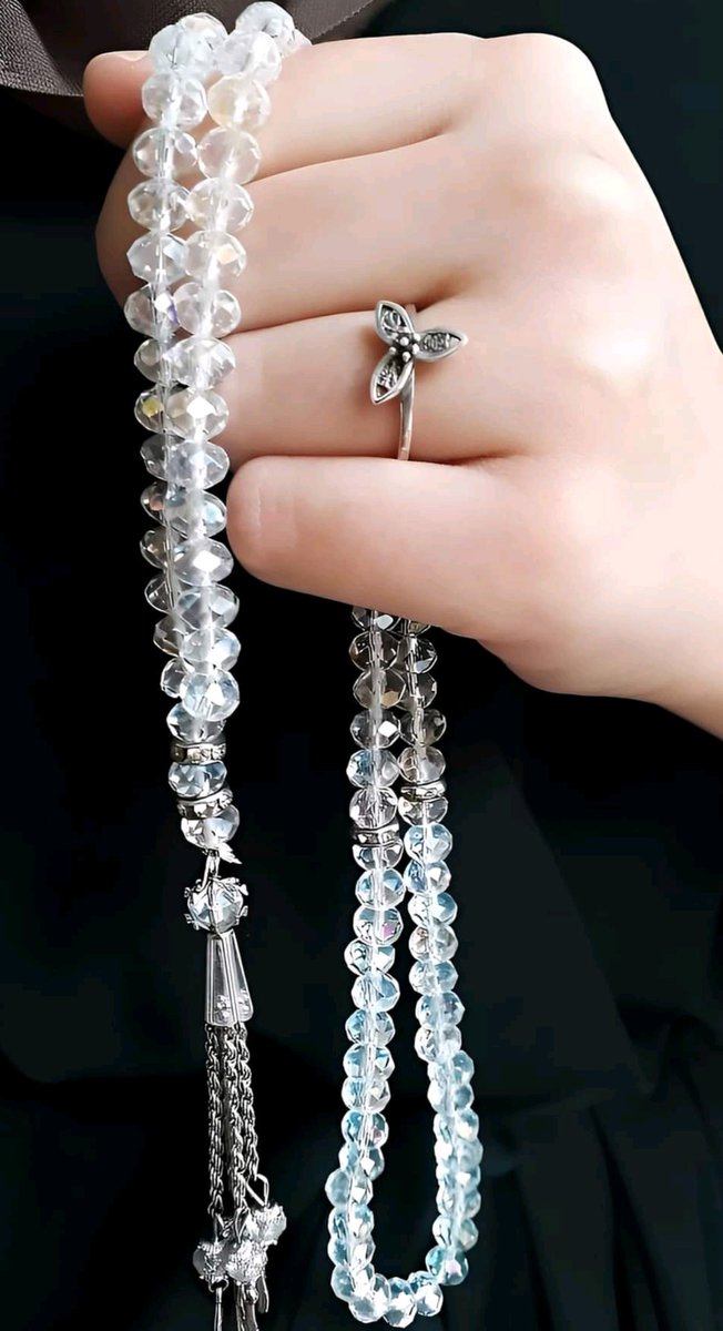 razan2ujgtfgzia's tweet photo. "مَا كَانَ مُقَدَّرًا لَكَ سَيَأْتِيكَ وَلَوْ كَانَ بَيْنَ جَبَلَيْنِِ، وَمَا لَمْ يَكُنْ مُقَدَّرًا لَكَ لَنْ يَأْتِي��َ وَلَوْ كَانَ بَيْنَ شَفَتَيْكَ."����🫰
#razan🌷 https://t.co/kNncYAeBkL