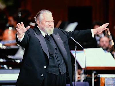 Wellesnetcom's tweet image. The 40th anniversary of the death of Orson Welles will be marked with a three-month exhibition organized by the prestigious Cinematheque francaise in Paris. wellesnet.com/paris-exhibit/