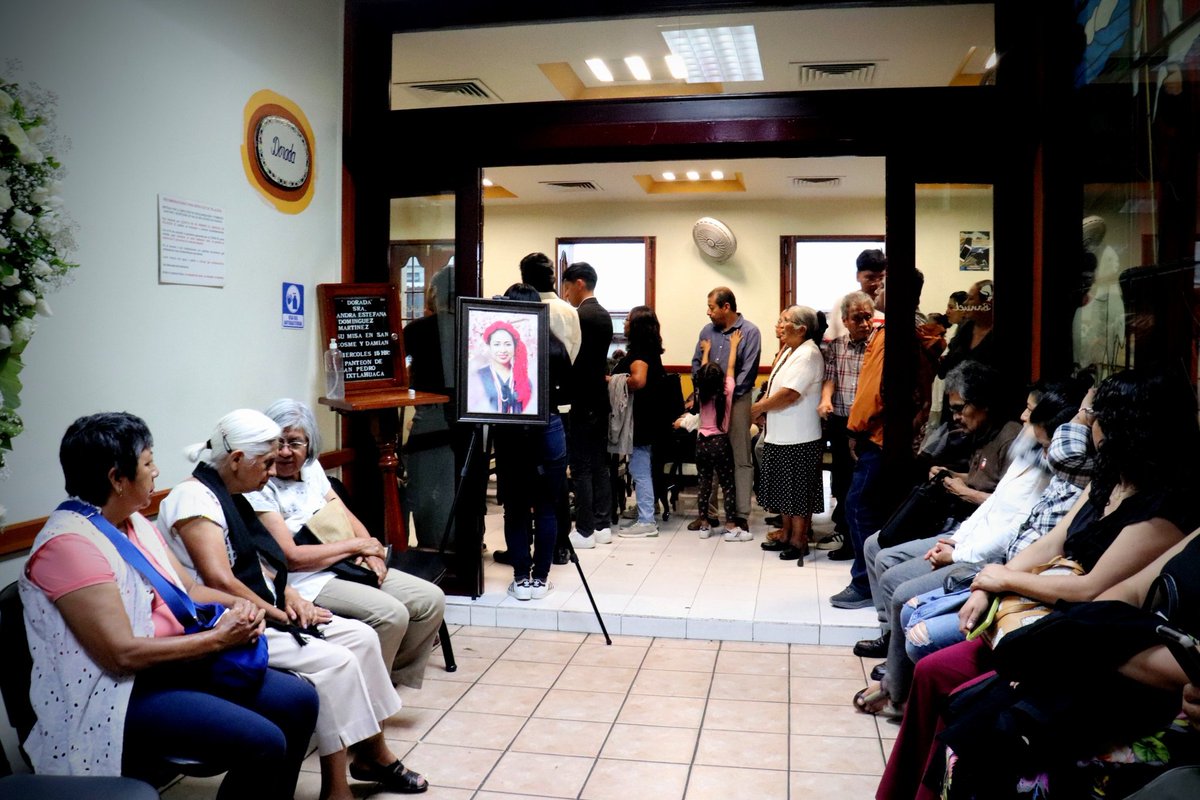 Esta noche se realiza el velorio de la activista Sandra Domínguez, en una funeraria del centro de la capital de #Oaxaca.