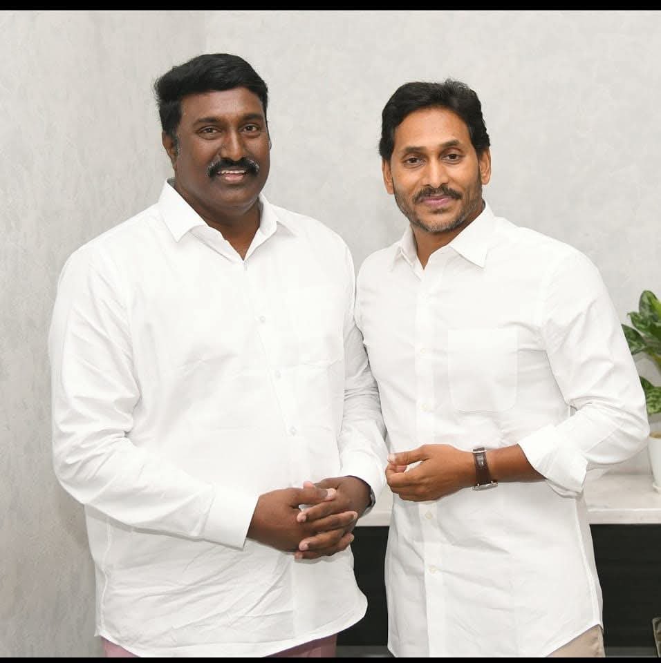Pothina venkata mahesh (@pvmaheshbza) on Twitter photo గుంటూరు <a href="/YSRCParty/">YSR Congress Party</a> పార్లమెంటరీ పరిశీలకుడిగా నియమించినందుకు గౌరవనీయులు శ్రీ <a href="/ysjagan/">YS Jagan Mohan Reddy</a> గారికి హృదయపూర్వక కృతజ్ఞతలు మరియు ధన్యవాదములు.
<a href="/SRKRSajjala/">Sajjala Ramakrishna Reddy</a> గారికి ప్రత్యేక ధన్యవాదములు గుంటూరు <a href="/YSRCParty/">YSR Congress Party</a> పార్లమెంటరీ పరిశీలకుడిగా నియమించినందుకు గౌరవనీయులు శ్రీ <a href="/ysjagan/">YS Jagan Mohan Reddy</a> గారికి హృదయపూర్వక కృతజ్ఞతలు మరియు ధన్యవాదములు.
<a href="/SRKRSajjala/">Sajjala Ramakrishna Reddy</a> గారికి ప్రత్యేక ధన్యవాదములు