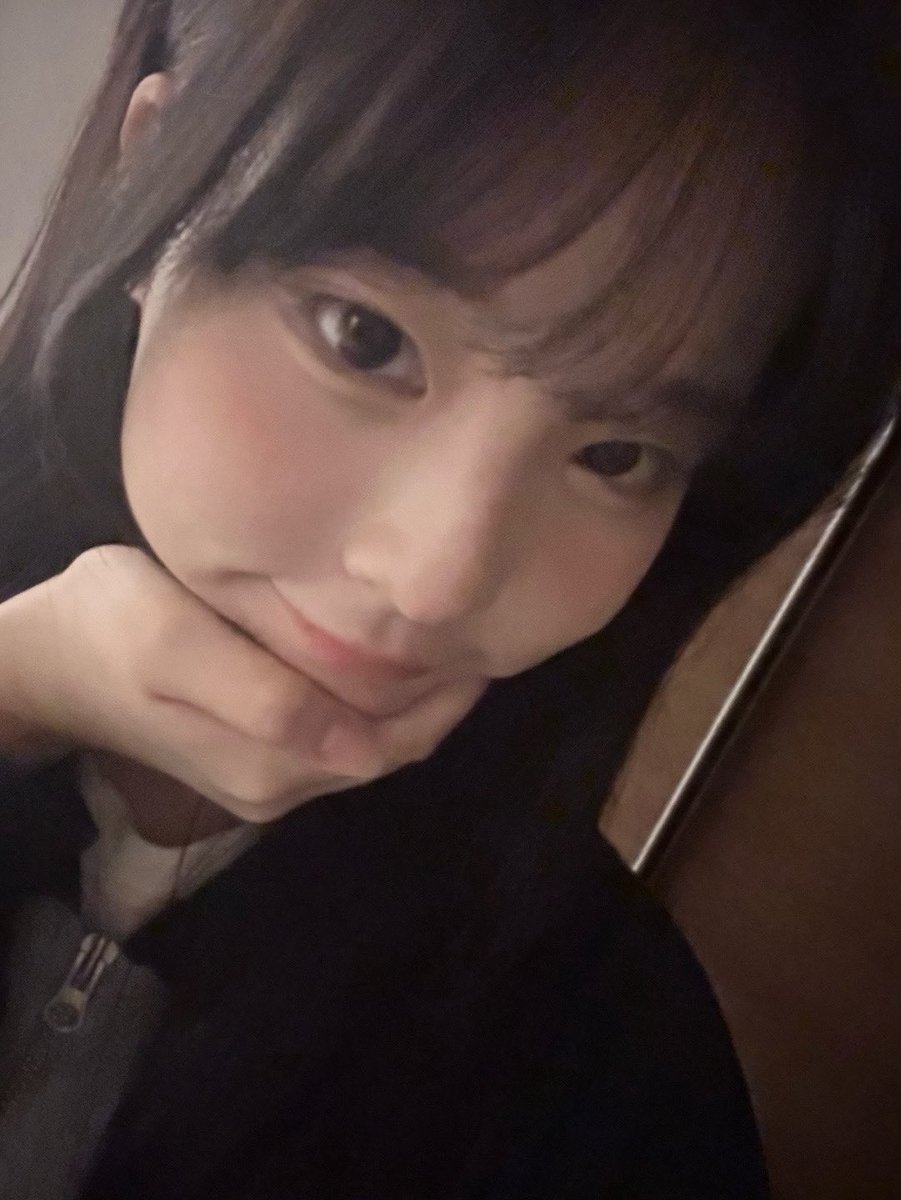 얼빡셀카 느낌이 너무 좋음
왤케예쁨?